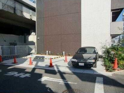スパシエソリデ世田谷砧の駐車場