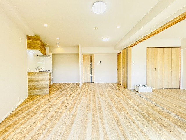 【居間・リビング】 | 三愛シティライフ二日市 | LDKは木のあたたかみを感じられる空間に仕上がりました