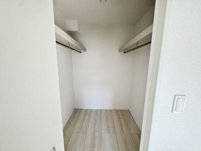 グラファーレ前橋市関根町　1号棟の収納|２階洋室1収納です。ウォークインクローゼットです