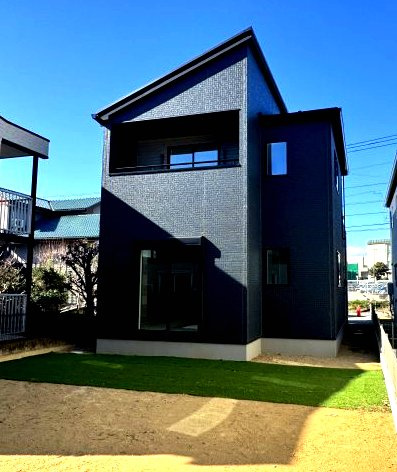 グラファーレ前橋市関根町　1号棟の外観|関根町に全3棟の住宅が完成しました☆お洒落な外観に仕上がっています！
お客様のご都合に合わせていつでもご見学頂けます♪
お気軽にお問い合わせください。