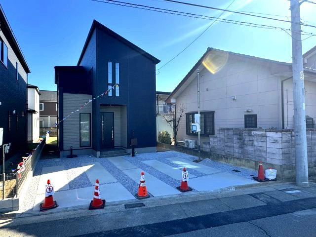 グラファーレ前橋市関根町　1号棟の駐車場|駐車場もキレイに整備されています。並列３台駐車可能ですよ！