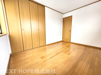 【洋室】 | 川西市丸山台３丁目中古戸建 | ２階洋室６帖です♪大きなクローゼットも設けられております♪