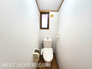 【トイレ】 | 川西市丸山台３丁目中古戸建 | トイレは１階・２階に設けられております♪こちらは２階部分のトイレです！