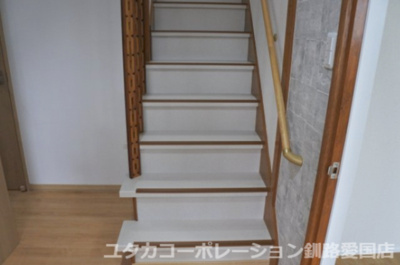 【内装】 | 武佐3丁目5-261売家 | 2階へ続く階段です◎