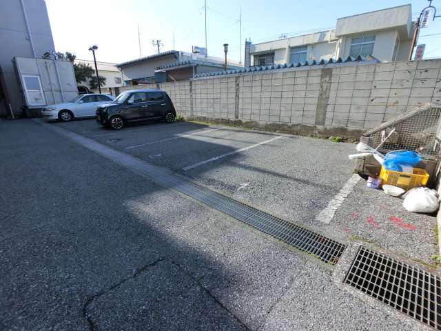 【駐車場】