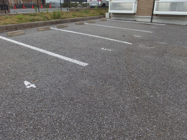 レオパレスアネーロの駐車場