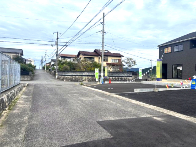 安佐北区あさひが丘第2の前面道路含む現地写真|閑静な住宅地です。