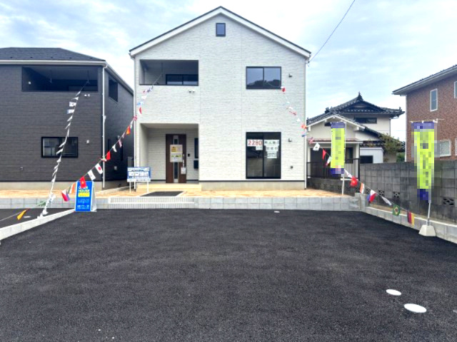 安佐北区あさひが丘第2の駐車場|カースペースには3台駐車可能です。