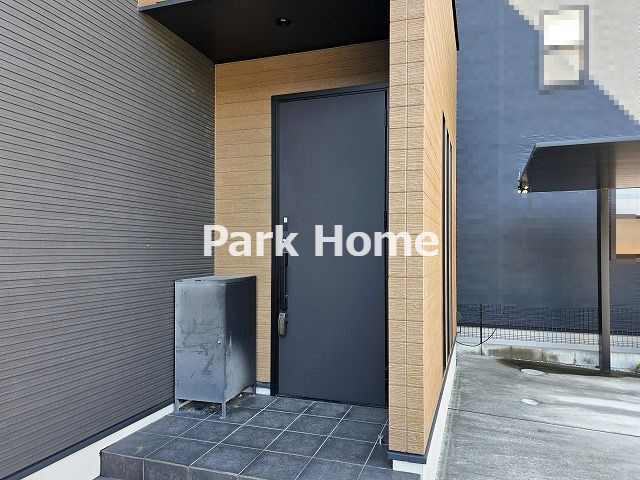 高知市一宮徳谷　中古戸建ての玄関