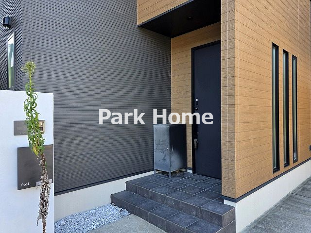 高知市一宮徳谷　中古戸建ての玄関