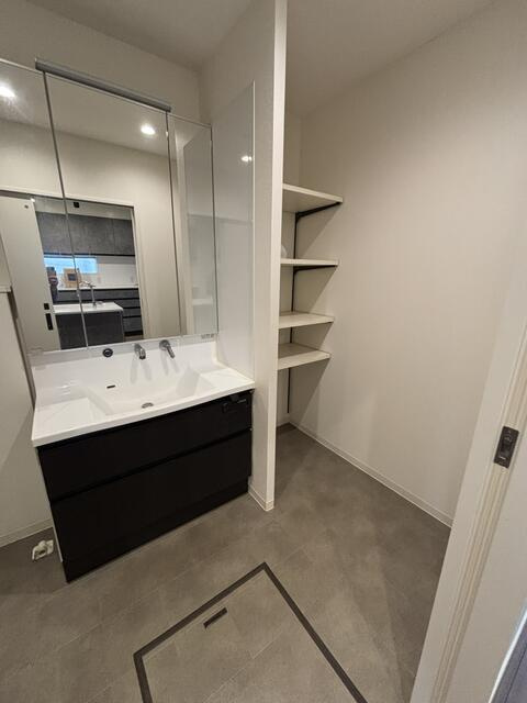 高知市一宮徳谷　中古戸建ての洗面所