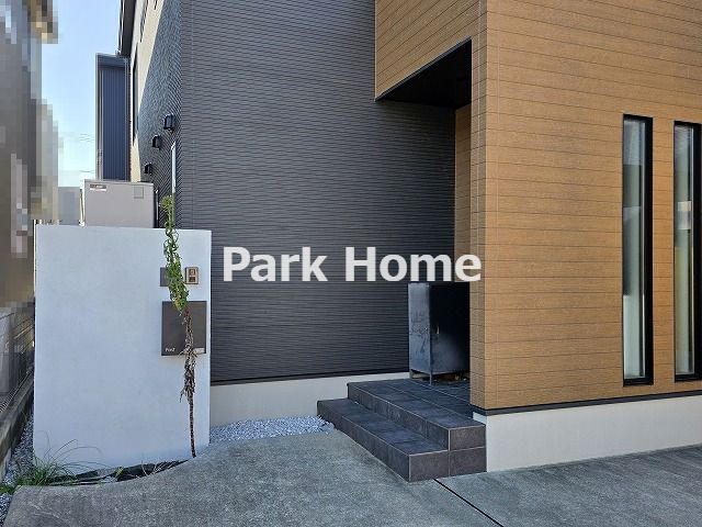 高知市一宮徳谷　中古戸建ての玄関