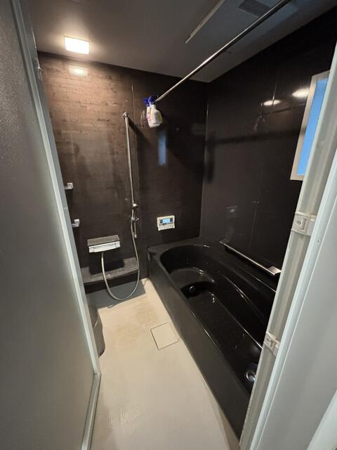 高知市一宮徳谷　中古戸建ての浴室