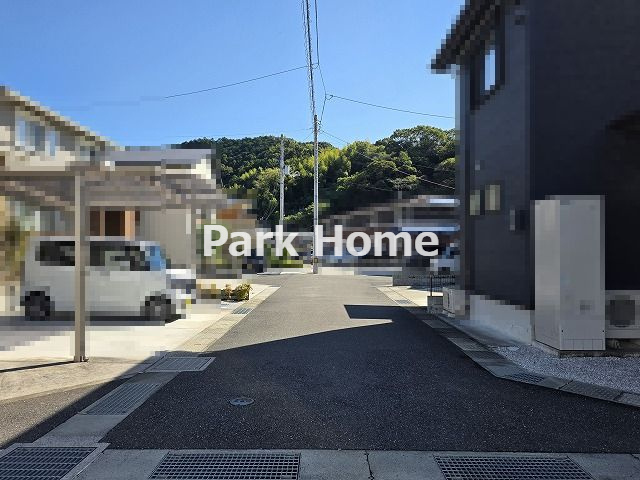 高知市一宮徳谷　中古戸建ての前面道路含む現地写真