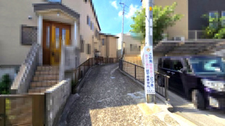 【前面道路含む現地写真】 | 吹田市千里丘上　建築条件無土地 | 宅地に向かう通路