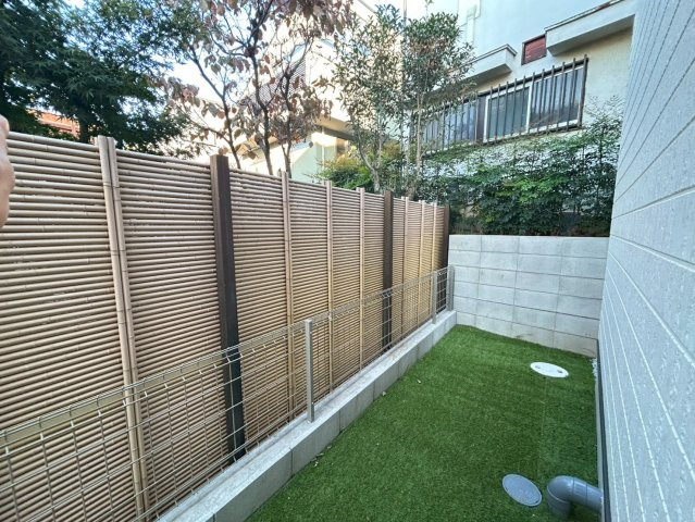 三鷹市牟礼4丁目　新築戸建の庭|お庭での家庭菜園を通じて、お子様と一緒に食育を学ぶ事もできます。

現地ご見学希望・資料請求などお気軽にお問い合わせ下さい！
03-5990-5201