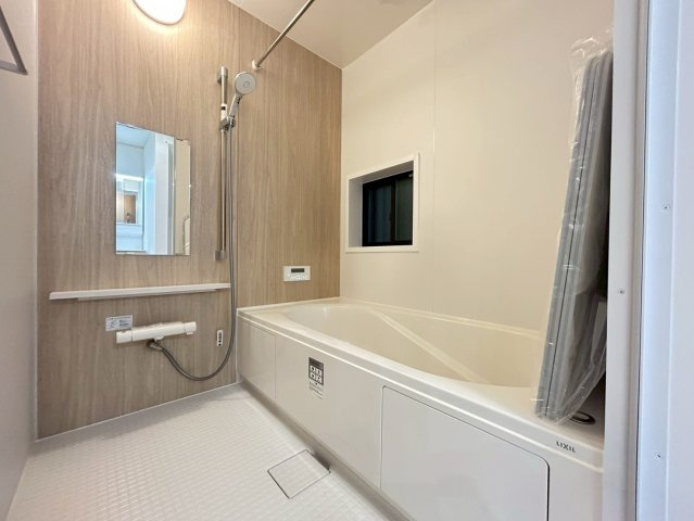 三鷹市牟礼4丁目　新築戸建の浴室|浴室乾燥機付きのため、雨の日の洗濯物干しやカビの予防にも役立ちます。

現地ご見学希望・資料請求などお気軽にお問い合わせ下さい！
03-5990-5201
