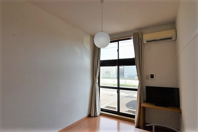 レオパレスＭａｒｊｏｒａｍの寝室