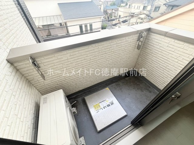 東大阪市三島２丁目のハイツのバルコニー