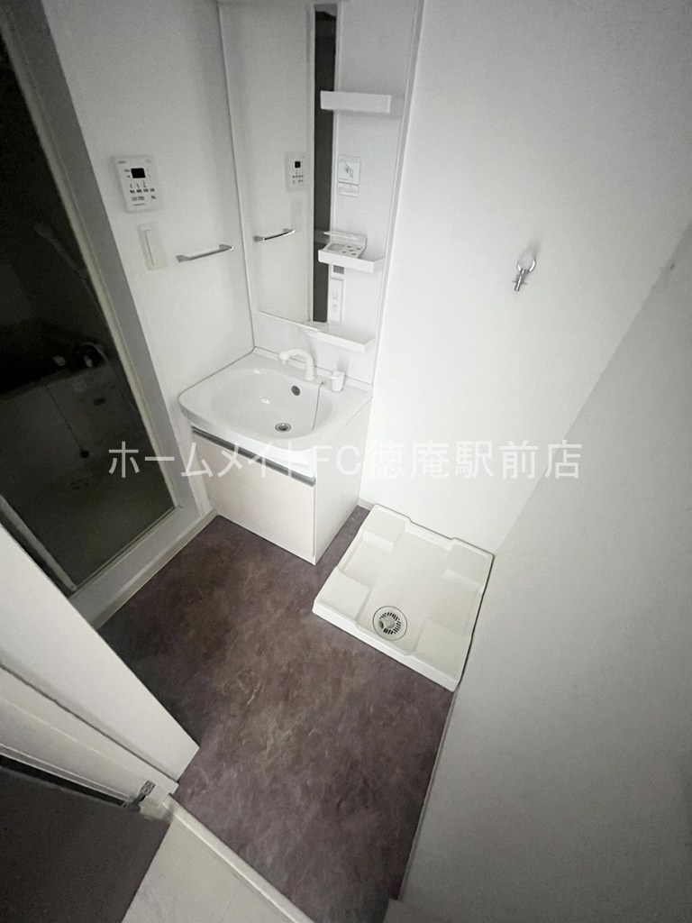 東大阪市三島２丁目のハイツの洗面所