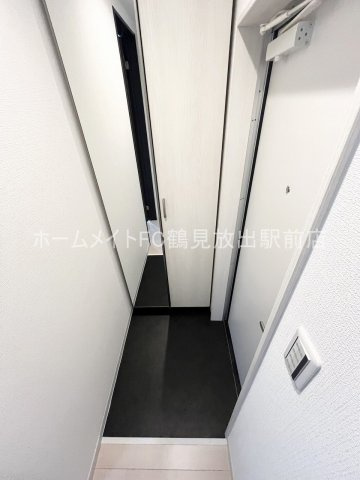 大阪市城東区諏訪１丁目のアパートの玄関