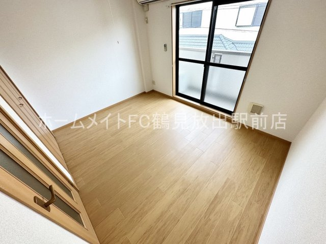東大阪市稲田本町３丁目のハイツの洋室