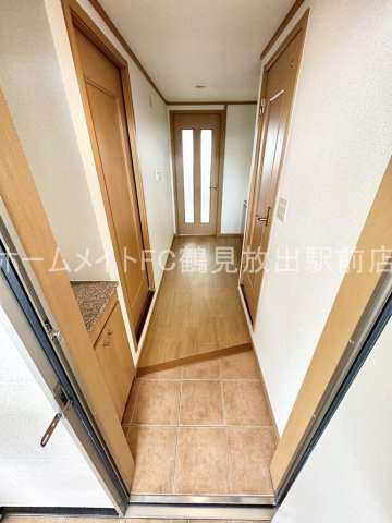 東大阪市稲田本町３丁目のハイツの玄関