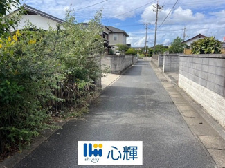 【前面道路含む現地写真】 | 山陽小野田市大字西高泊土地／古家付き・現状渡し・45坪