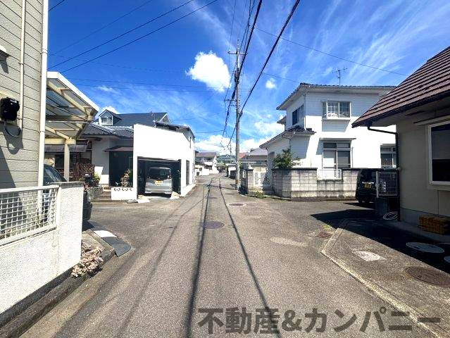 松山市南梅本町の売地の前面道路含む現地写真|前面道路含む現地写真です