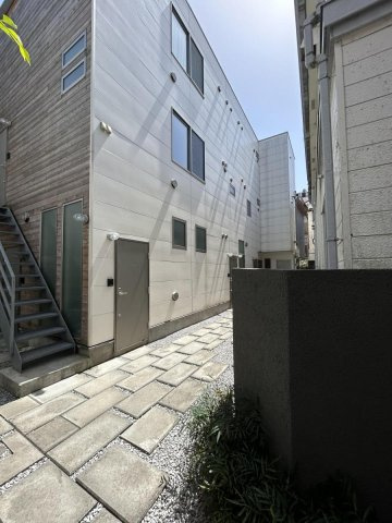 coco terrace 高円寺の玄関