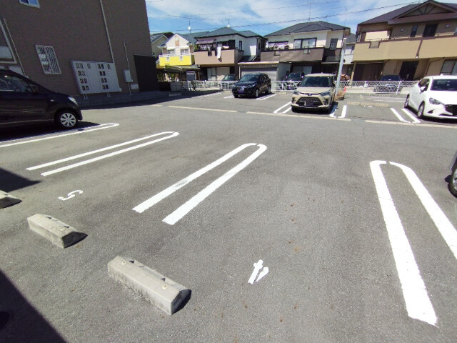 グランツ西岡崎の駐車場