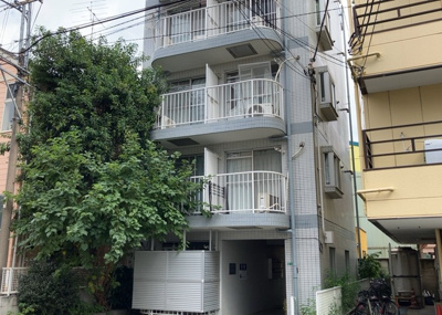 【外観】 | アムザック相模 | 土地の前の道路に消火栓が設置されていることがあります。この場合、道路交通法第45条第1項により、駐車禁止の場所が指定されています。そのため、車庫などの駐車スペースをつくることができない場合があります。