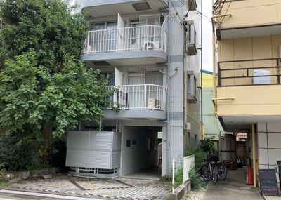 【外観】 | アムザック相模 | 隣家の土地はどうなっているのか、生活利便施設が近くにあるのか、学校まで近いかなど、お客様のライフスタイルにあわせたイメージが重要です。また、近くにあると困る施設が近くにないかも確認するといいでしょう。