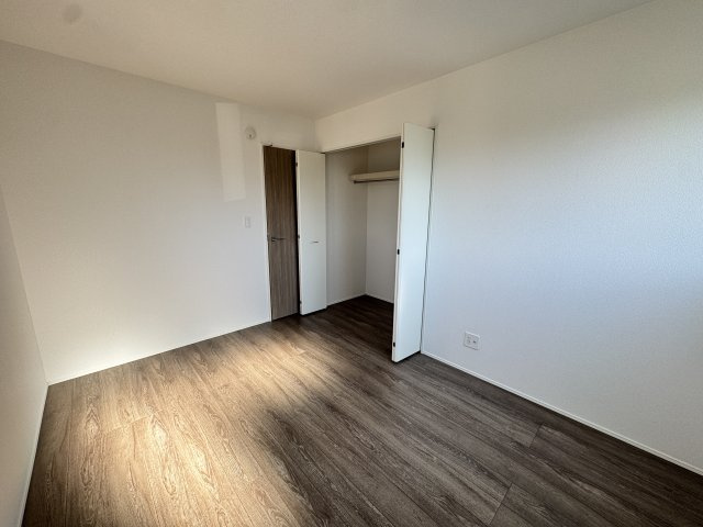 グラファーレ前橋市関根町　2号棟の収納|２階洋室2収納です