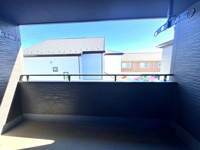 グラファーレ前橋市関根町　2号棟のバルコニー|南面バルコニー付きです☆陽当たり良好で洗濯物が良く乾きますよ！インナーバルコニーで急な雨でも洗濯物が濡れずに安心です。