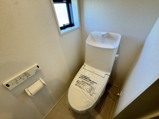 グラファーレ前橋市関根町　2号棟のトイレ|2階トイレです。清潔感のある白を基調としています。
