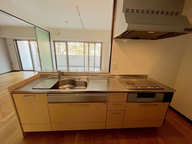 Ｃ＆Ｃローズガーデンのキッチン|コンパクトなキッチンで掃除もラクラク