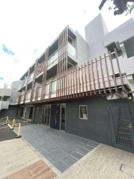 【外観】 | スカイコートグレース新宿中落合 | 鉄筋コンクリート造のがっちりとした建物。