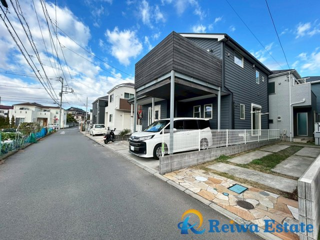 中古戸建　茅ヶ崎市室田1丁目の前面道路含む現地写真