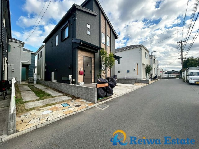 中古戸建　茅ヶ崎市室田1丁目の前面道路含む現地写真