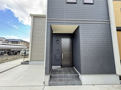 【エントランス】 | 流山市加１丁目新築戸建【流山北小学校：4分】 | エントランス・玄関ポーチ