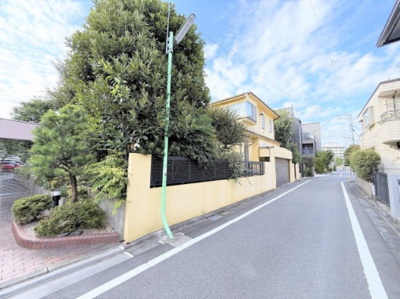 【外観】 | 【仲介手数料が８０万円ＯＦＦ！】■１０２平米■４ＬＤＫ■長期優良認定■ＺＥＨ住宅 | 【仲介手数料８０万円ＯＦＦ！】
■現況は解体前です。
■砧公園まで１００米
■延床１０２平米
■４ＬＤＫ＋住宅
■住宅性能評価７項目で最高評価
■ＺＥＨ水準住宅
■長期優良認定住宅
■モデルハウスあり