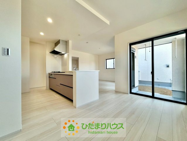 加須市南大桑　新築一戸建て　02　リーブルファインの居間・リビング|開放感溢れてます！