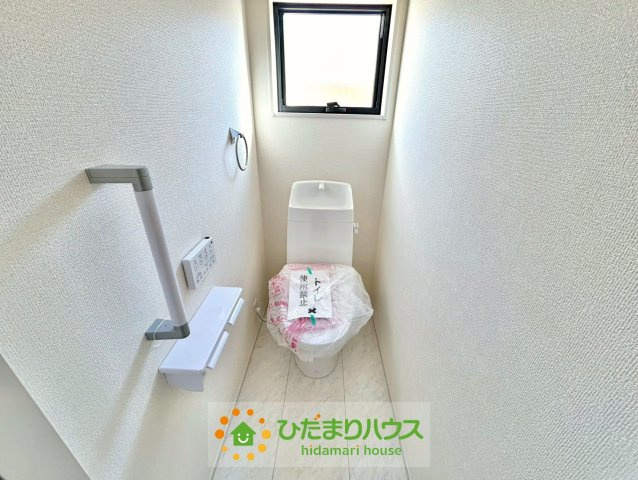 加須市南大桑　新築一戸建て　02　リーブルファインのトイレ|温水便座等機能充実！