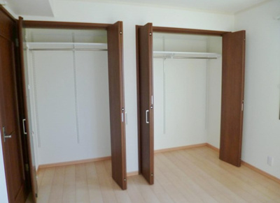 【収納】 | カトレア | 洋室6.2帖のお部屋にあるクローゼットです♪洋室のお部屋それぞれにクローゼットがあると便利ですね！