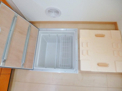 【収納】 | カトレア | キッチンにある床下収納です！食品・日用品の保存に便利ですよね☆調味料などの買い置きにもぴったり♪