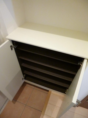 【玄関】 | カトレア | 玄関には上下タイプのシューズボックス付き！間のスペースは飾り棚や小物置き場として活用できます♪