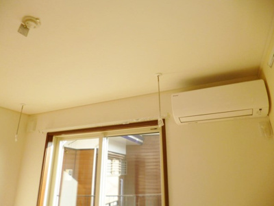 【設備】 | カトレア | リビングダイニングキッチンにある室内物干しです！雨の日やお出掛け時の室内干しにとても便利☆花粉や梅雨の時期に重宝しますね♪