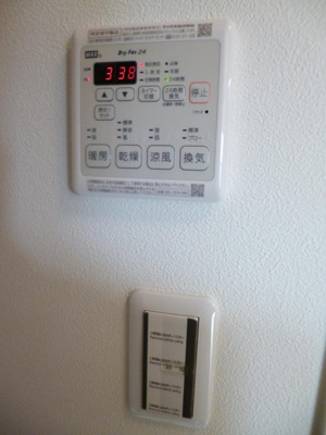 【設備】 | カトレア | バスルームの浴室暖房乾燥機で外に干せないお洗濯物もすっきり乾きます♪雨の日のお洗濯もバッチリ！