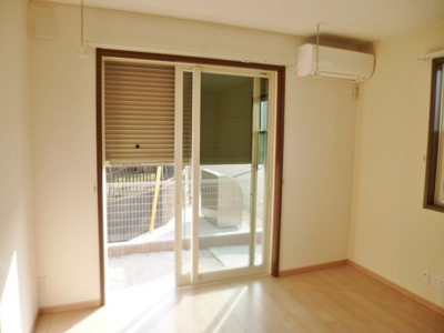 【セキュリティ】 | カトレア | 防犯シャッター雨戸付きなので夜やお出かけ時も安心です！雨戸は冬場の寒さ対策にもなります◎